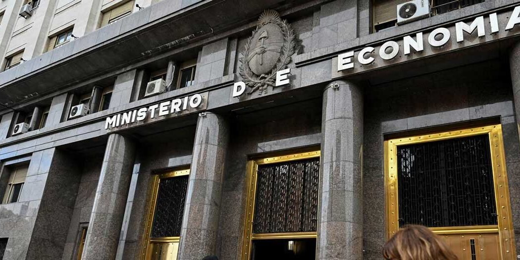 d-lar-y-tasa-de-inter-s-esperemos-no-tropezar-con-la-misma-piedra